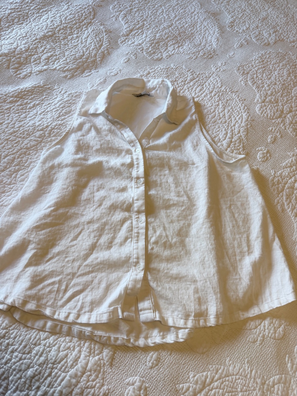 Sleeveless White Button-Down Shirt - Classic Collared Summer Top